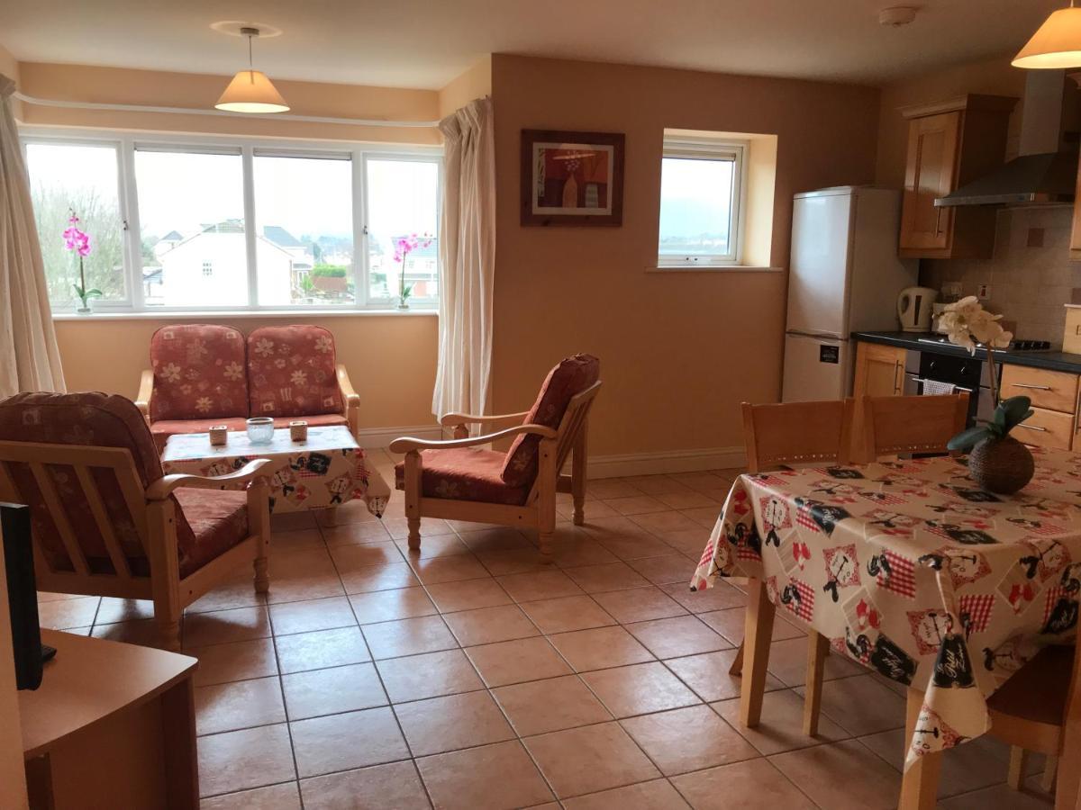 טראלי Kings Court Holiday Apartments מראה חיצוני תמונה