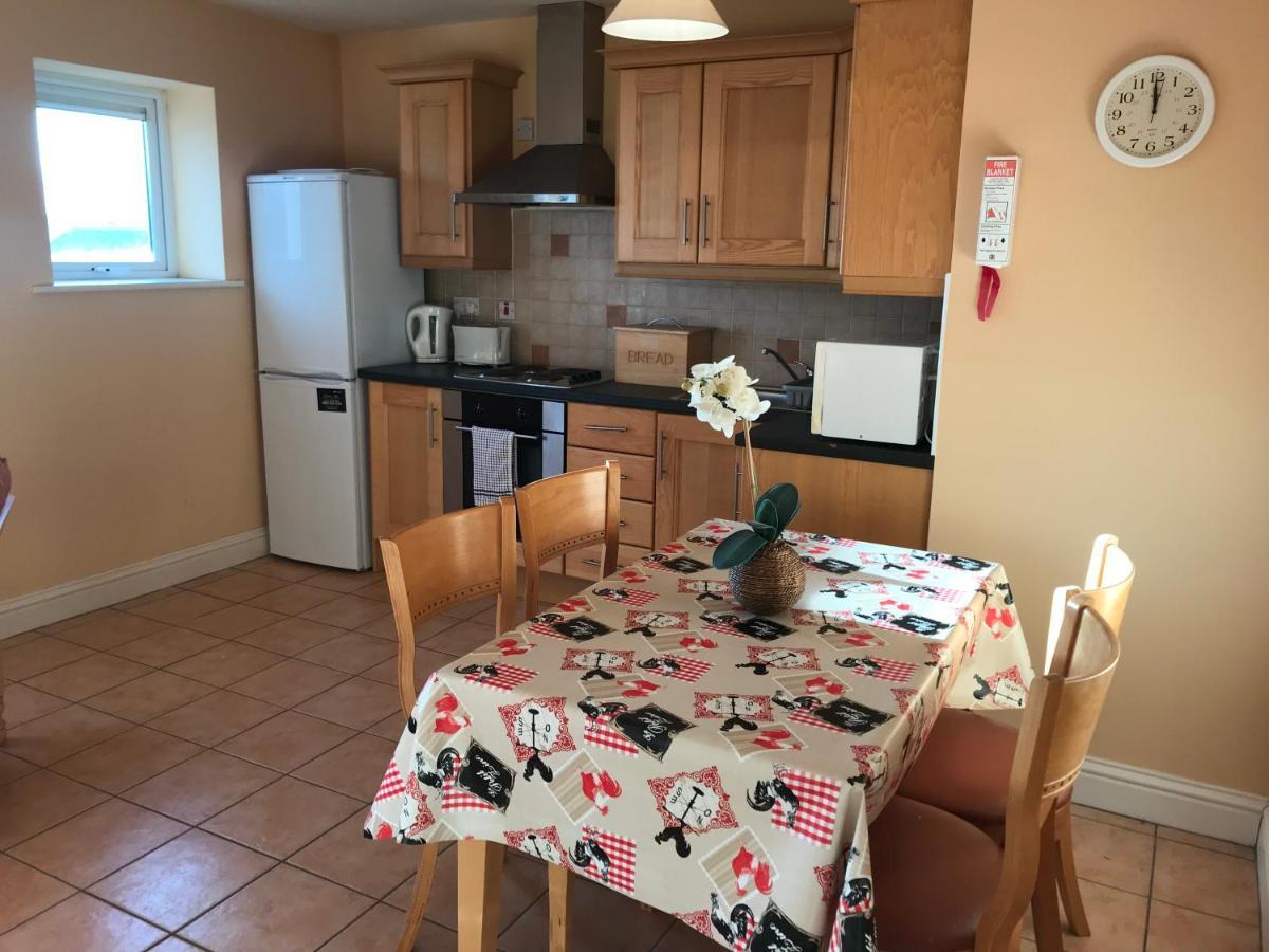 טראלי Kings Court Holiday Apartments מראה חיצוני תמונה