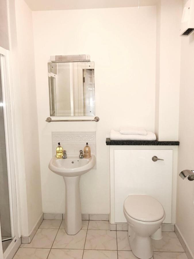 טראלי Kings Court Holiday Apartments מראה חיצוני תמונה