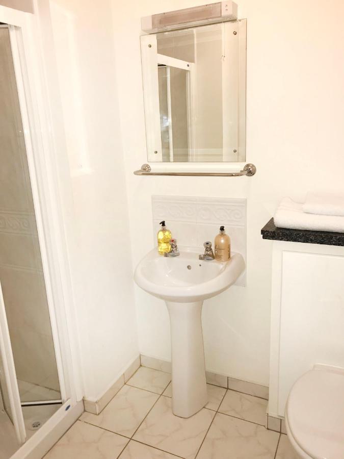 טראלי Kings Court Holiday Apartments מראה חיצוני תמונה